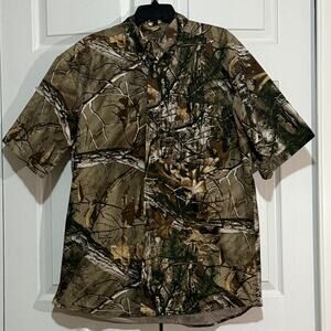 NWOT Realtree Browning Men's Large Camo Button Down Short Sleeve Shirt. Unworn